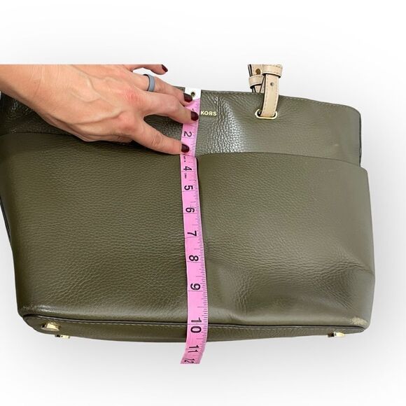Michael Kors Bedford Medium Soft Leather Tote in Green - Picture 9 of 16